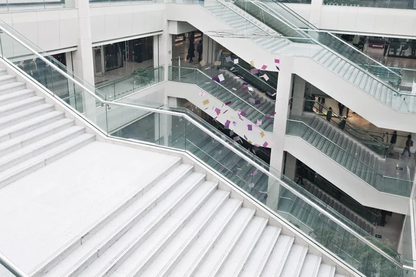 Escalator in shopping mall — Stock Photo, Image