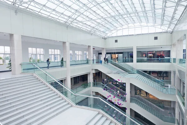 Escalator in shopping mall — Stock Photo, Image