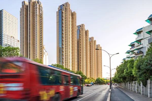 Traffic in modern city — Stock Photo, Image