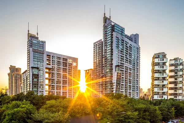 Edifícios modernos na cidade — Fotografia de Stock