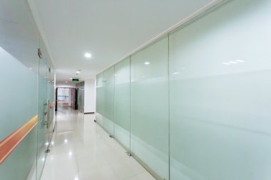 koridor modern ofis binası