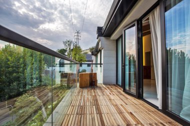 veranda modern Binası