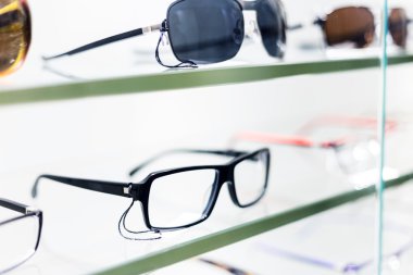 görüntülenen gözlük