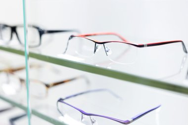 görüntülenen gözlük