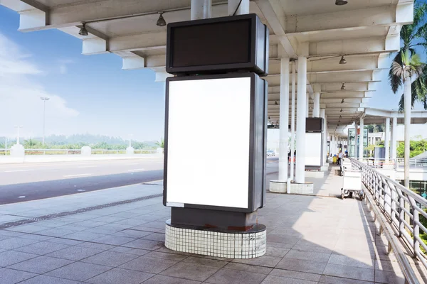 Valla publicitaria en la estación —  Fotos de Stock