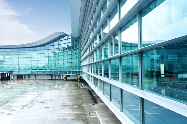 Außenseite des Flughafengebäudes — Stockfoto
