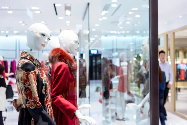 Mannequin in shopping mall — Stock Photo, Image