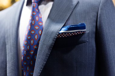 resmi elbiseli moda kavramı