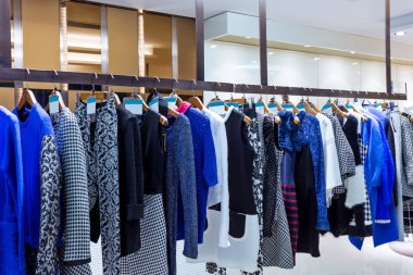 moda giyim raf görüntüleme