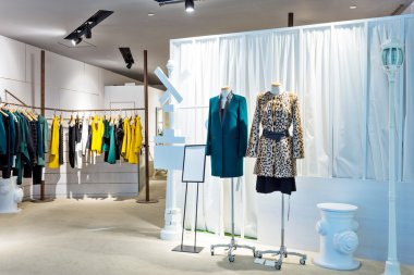 mankenler moda elbiseler