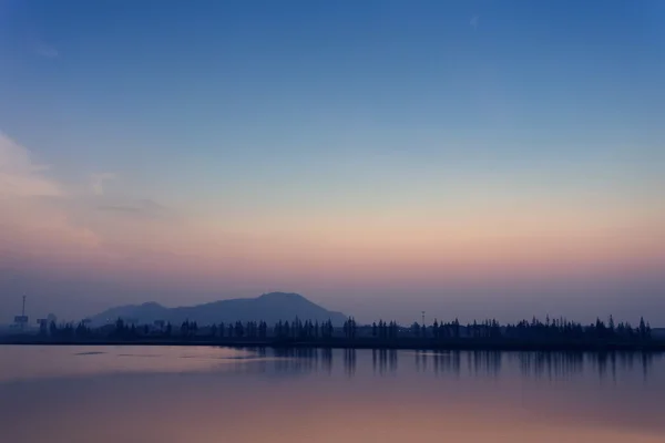 Красивое озеро — стоковое фото