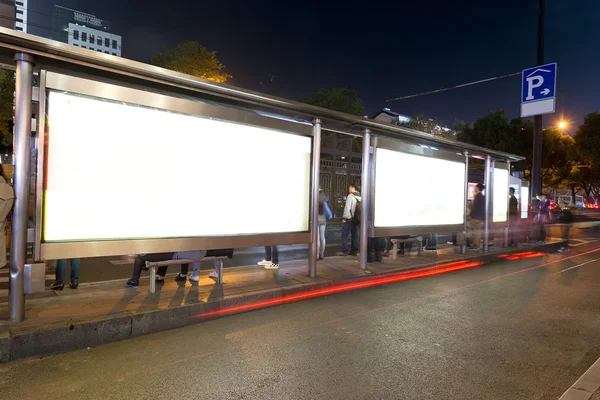 Billboard na autobusové zastávce — Stock fotografie