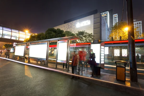 Billboard en parada de autobús —  Fotos de Stock
