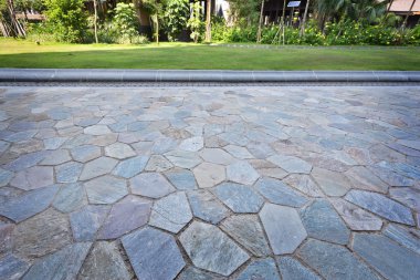 arka plandan kaldırım taşları