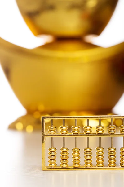 Altın ve abacus — Stok fotoğraf