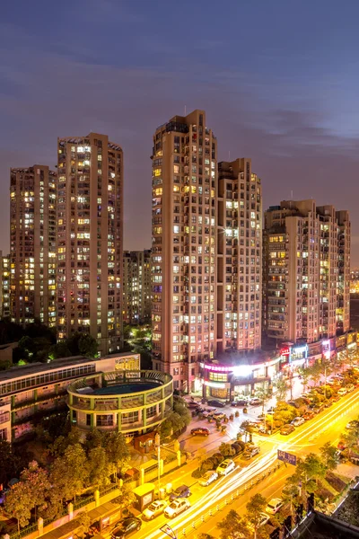 Vista da paisagem urbana à noite — Fotografia de Stock