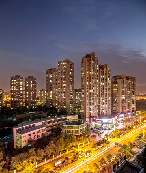Vista da paisagem urbana à noite — Fotografia de Stock