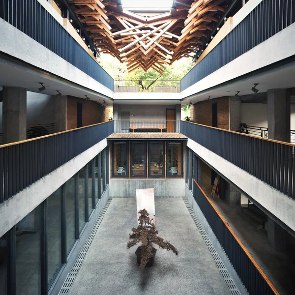 Interior de un edificio moderno — Foto de Stock