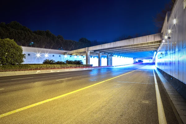 Nterior de un túnel urbano sin tráfico — Foto de Stock