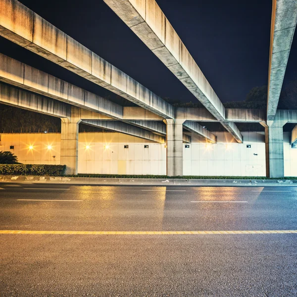 Innenausbau eines Stadttunnels ohne Verkehr — Stockfoto