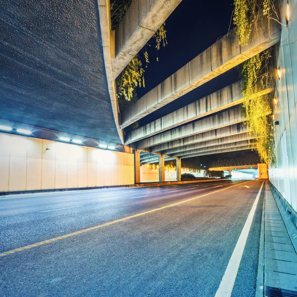 Trafik olmadan bir kentsel tüneli nterior — Stok fotoğraf