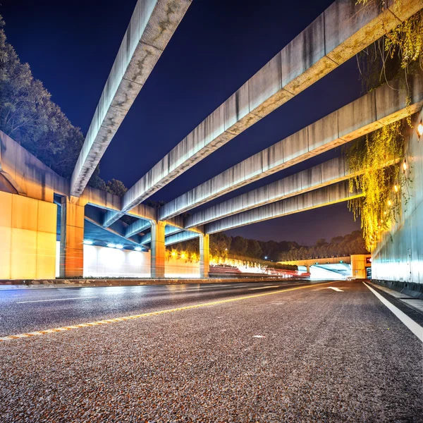 Nterior av en urban tunnel utan trafik — Stockfoto