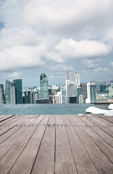 Swimming pool and scene of city — Stock Photo, Image