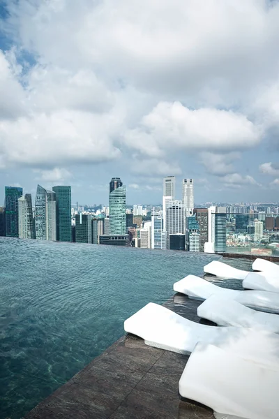 Пейзажний басейн marina bay sands — стокове фото