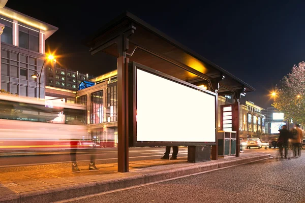 Estación de autobuses por la noche — Foto de Stock