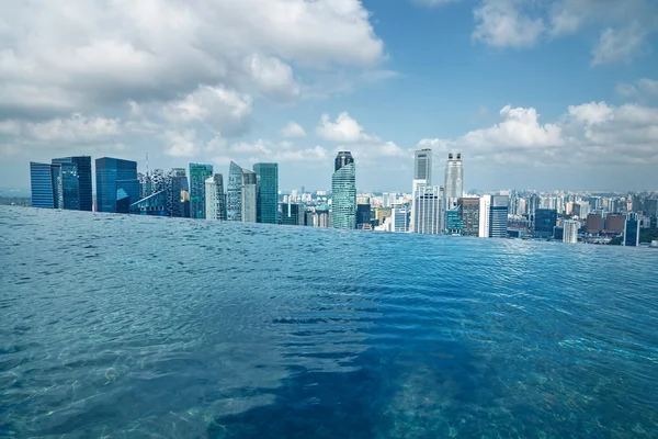 Infinity zwembad van marina bay sands — Stockfoto