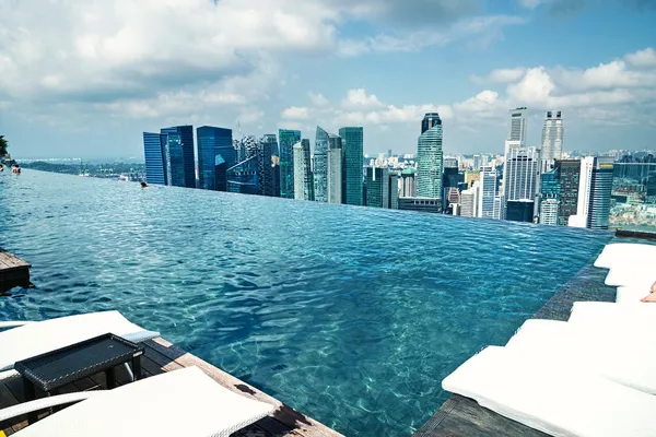 Infinity pool of Marina Bay Sands — Stock Photo, Image