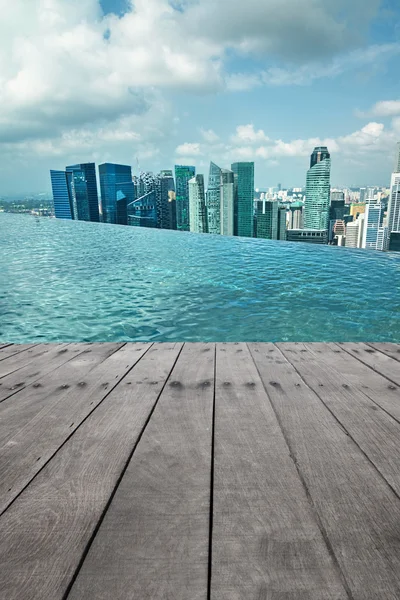 Swimming pool and scene of city — Stock Photo, Image
