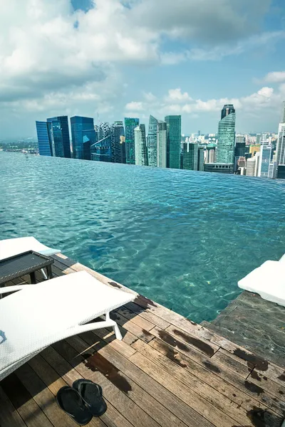 Infinity zwembad van marina bay sands — Stockfoto