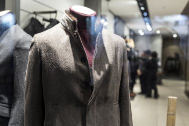 Erkekler için saygın butik