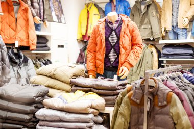Moda mağazasının içi. 