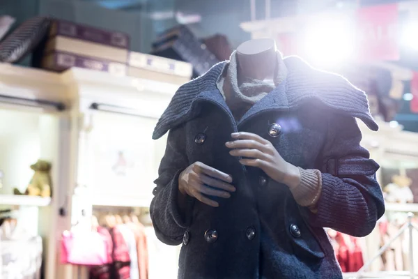 Intérieur du magasin de vêtements de mode — Photo