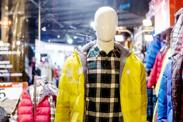 Interior de la tienda de ropa de moda — Foto de Stock