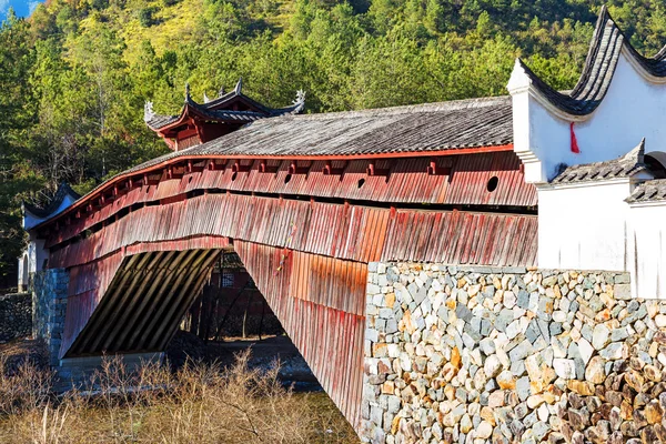 Pabellón oriental puente del pueblo de China —  Fotos de Stock