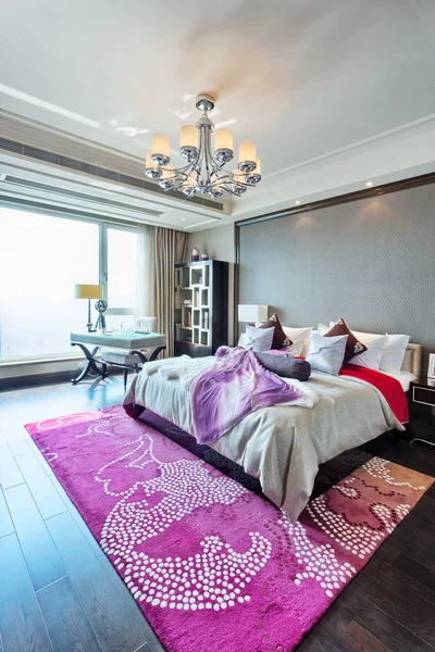 Büyük modern yatak odası — Stok fotoğraf