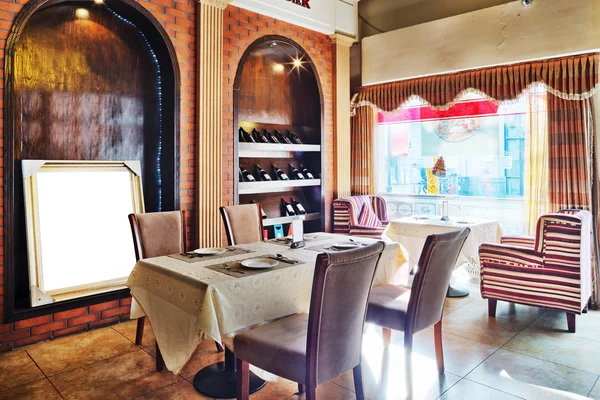 Şarap dekorasyonu ile Restoran — Stok fotoğraf