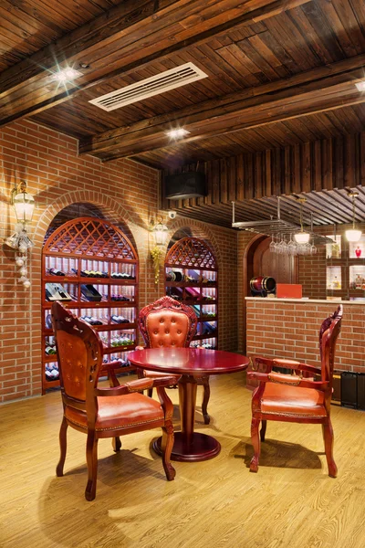 Ravintola, jossa viini koristelu — kuvapankkivalokuva