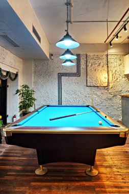 Çağdaş iç, oturma odası ile bir snooker tablo 