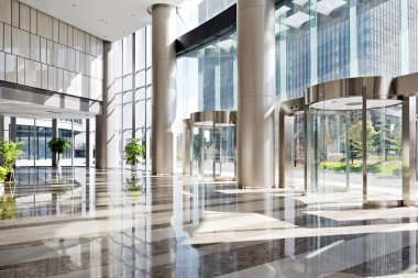 boş salonda modern ofis binası. 