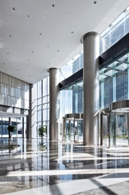 boş salonda modern ofis binası. 