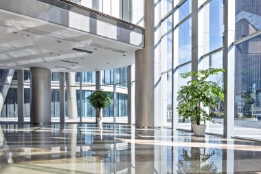 boş salonda modern ofis binası. 