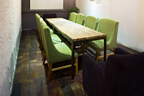 Toplantı salonu ve konferans masa mpty — Stok fotoğraf