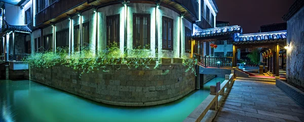 Night scene of traditional building near the river — Stock Photo, Image