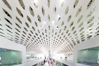 Modern binanın içi.