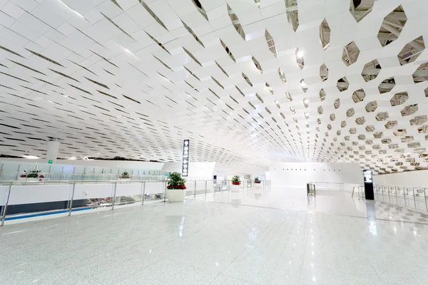 Hvit hall på flyplassen – stockfoto