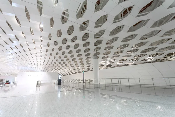 Witte zaal op de luchthaven — Stockfoto